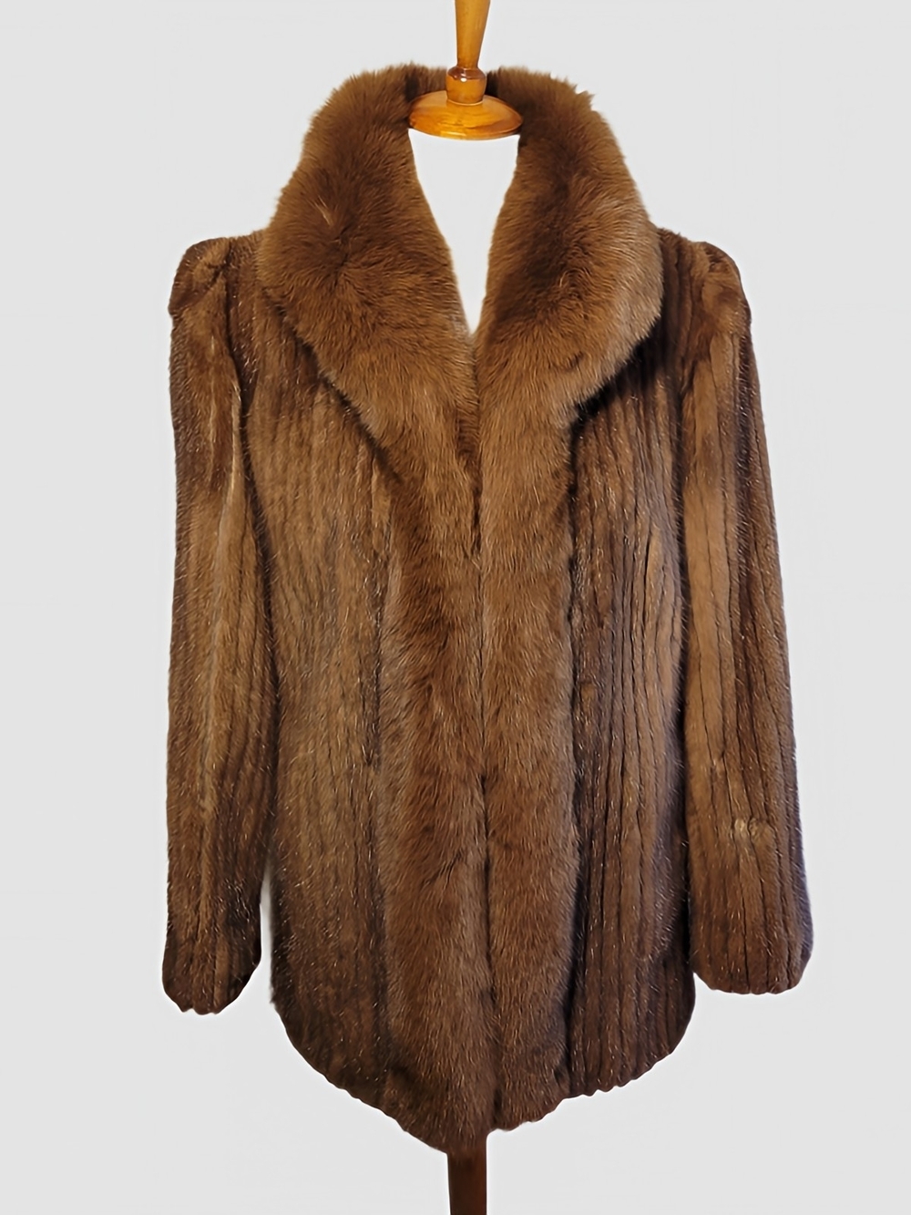 Luxurious Women's Brown Mink Fur Coat w/ Plush Fox Fur Collar